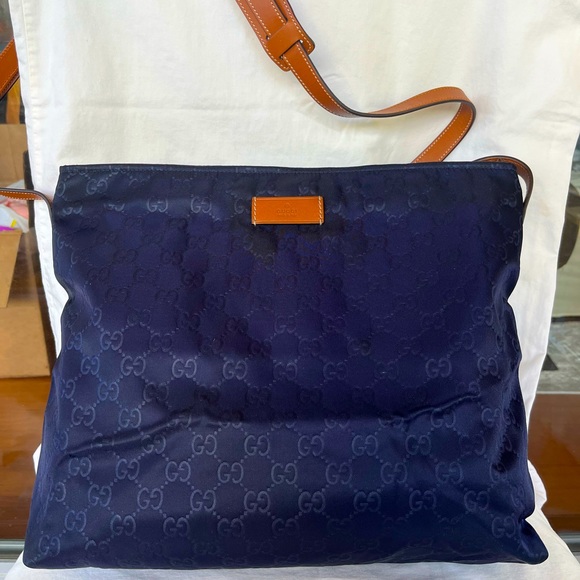 NWOT GUCCI Navy Blue Crossbody Women’s Canvas & Leather bag - Picture 3 of 9